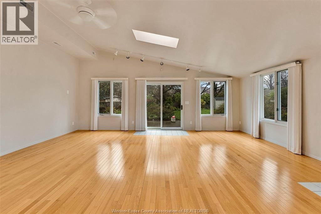 313 BARRY AVENUE Image 20