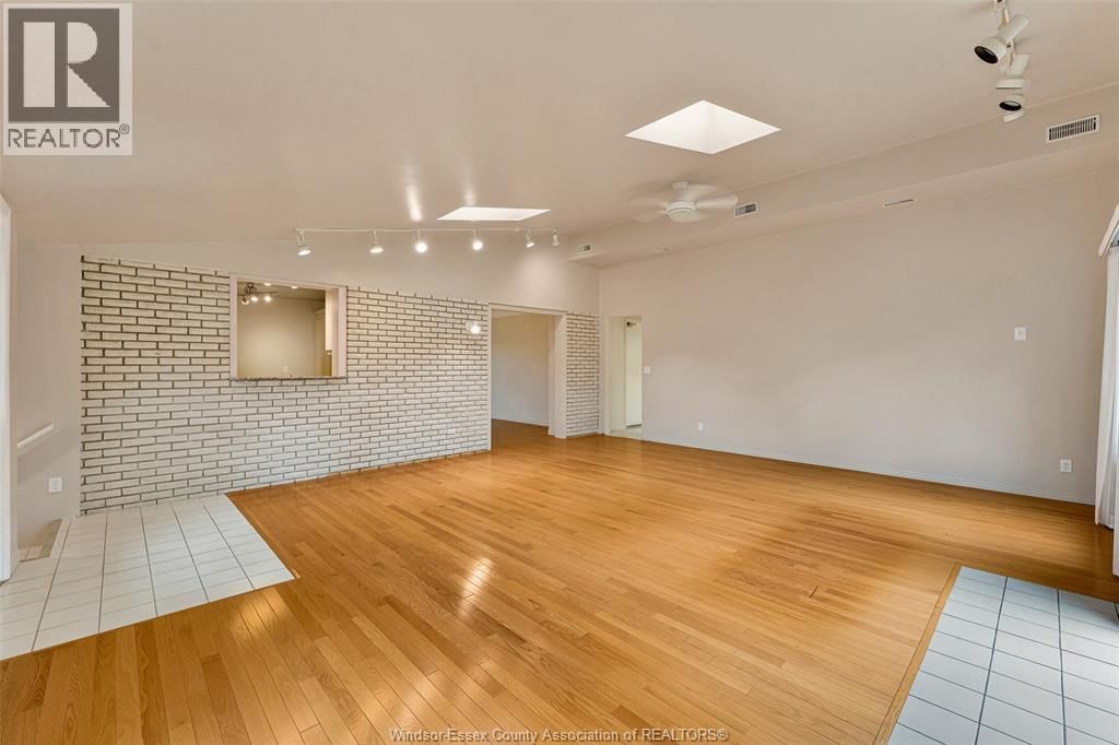 313 BARRY AVENUE Image 21