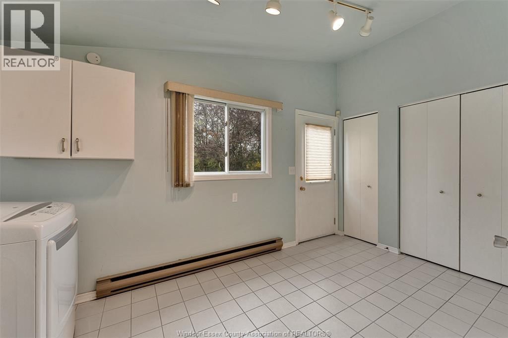 313 BARRY AVENUE Image 24