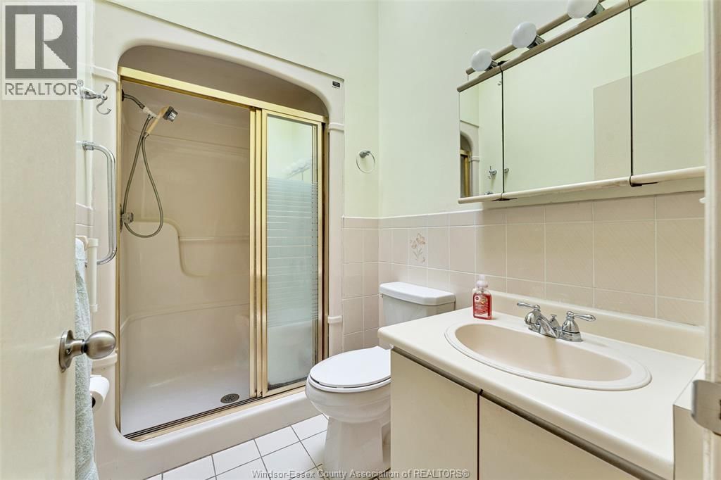 313 BARRY AVENUE Image 25