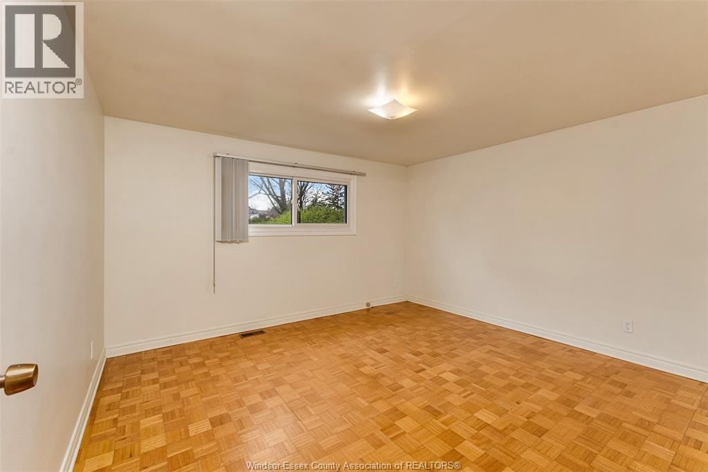 313 BARRY AVENUE Image 26