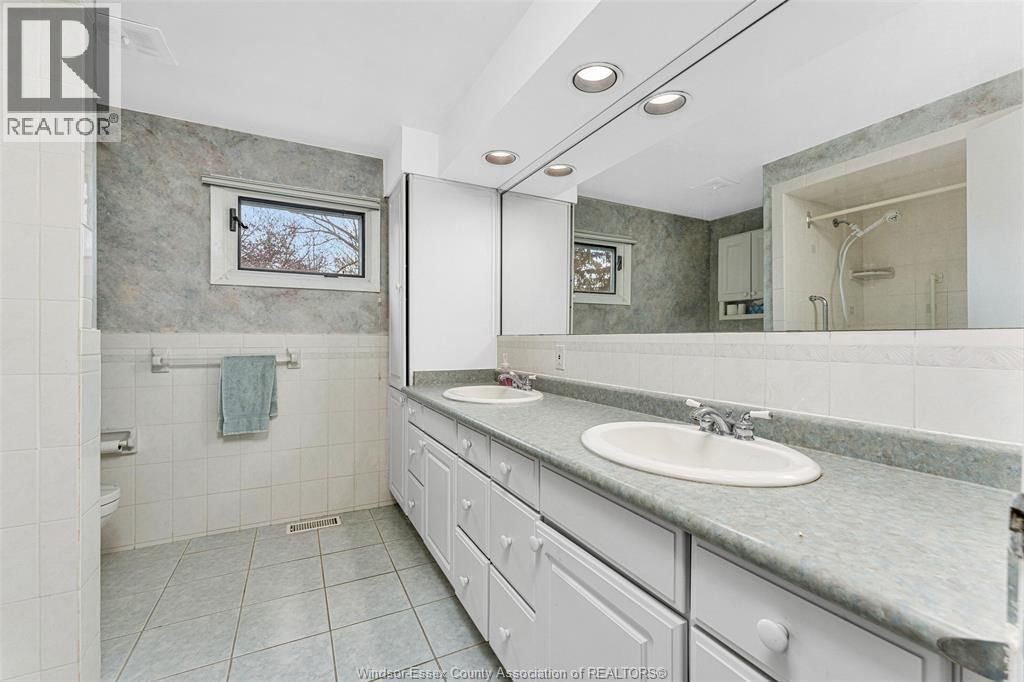 313 BARRY AVENUE Image 28