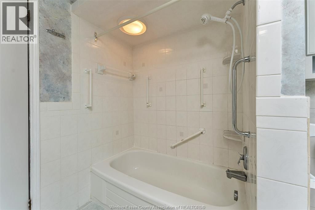 313 BARRY AVENUE Image 29