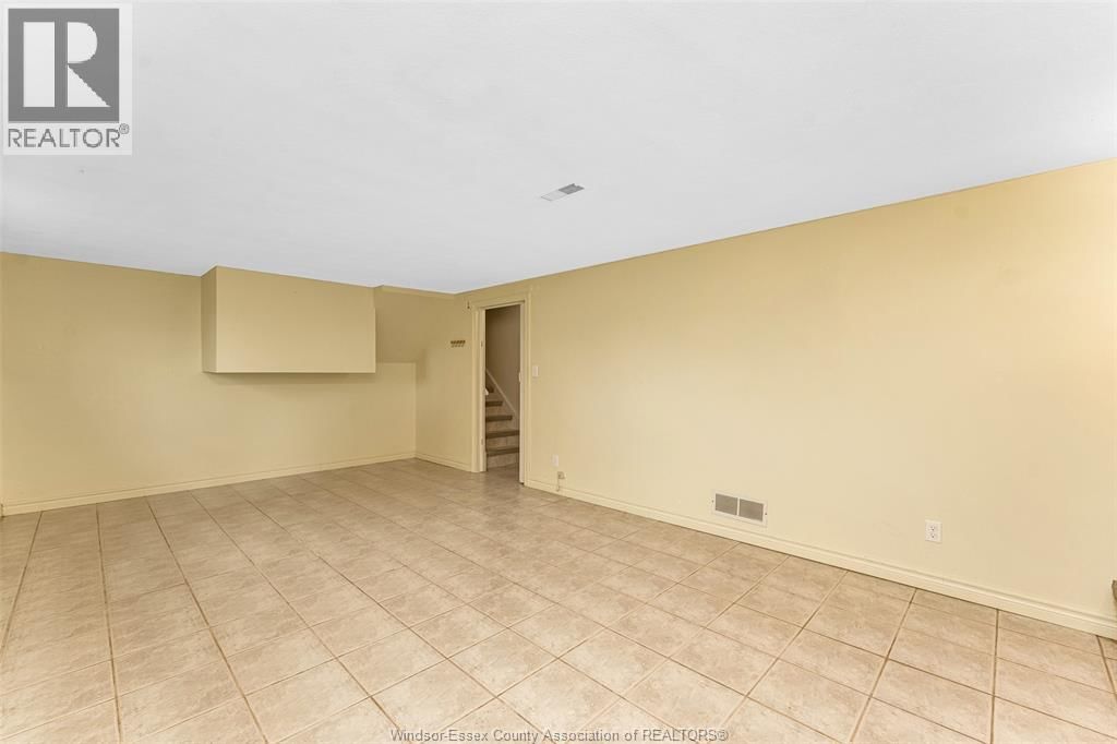 313 BARRY AVENUE Image 32