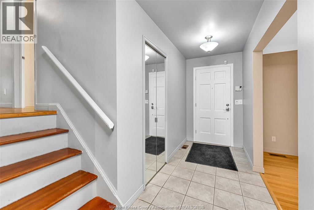 313 BARRY AVENUE Image 9