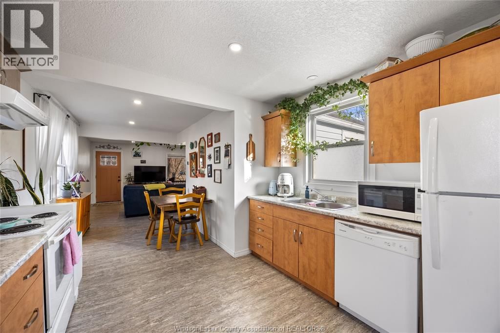 37 RICHARDSON AVENUE Image 10