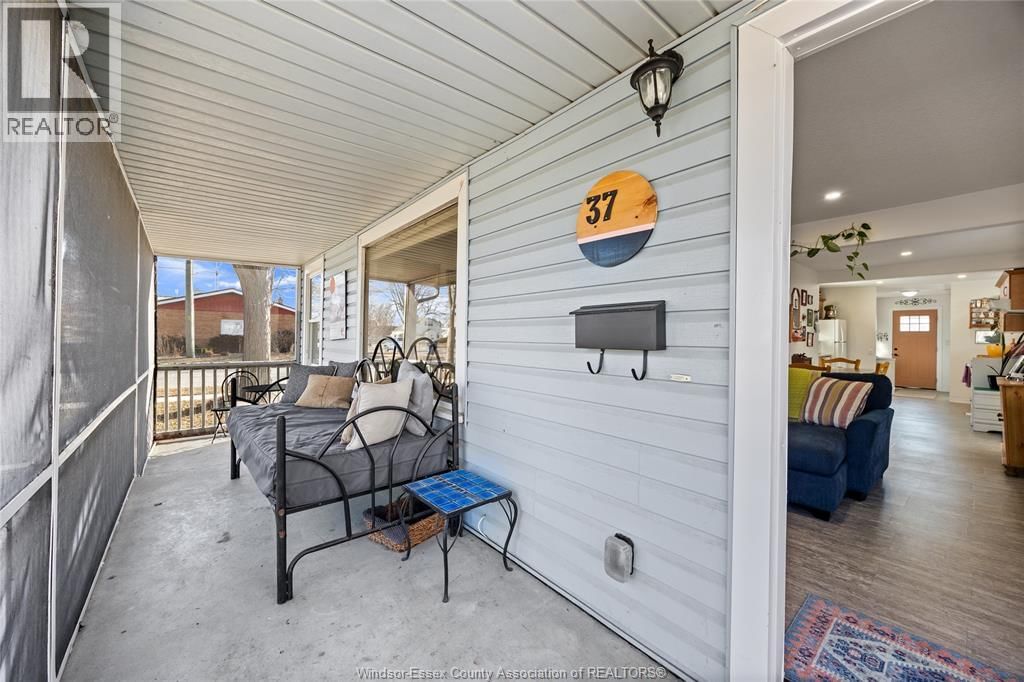 37 RICHARDSON AVENUE Image 17