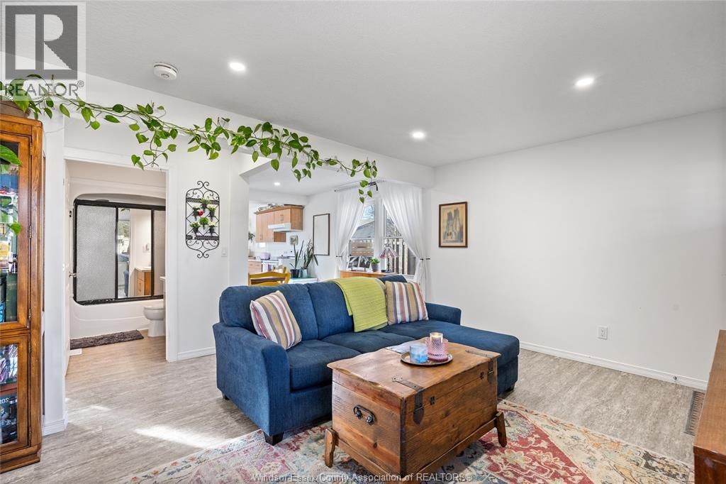 37 RICHARDSON AVENUE Image 6