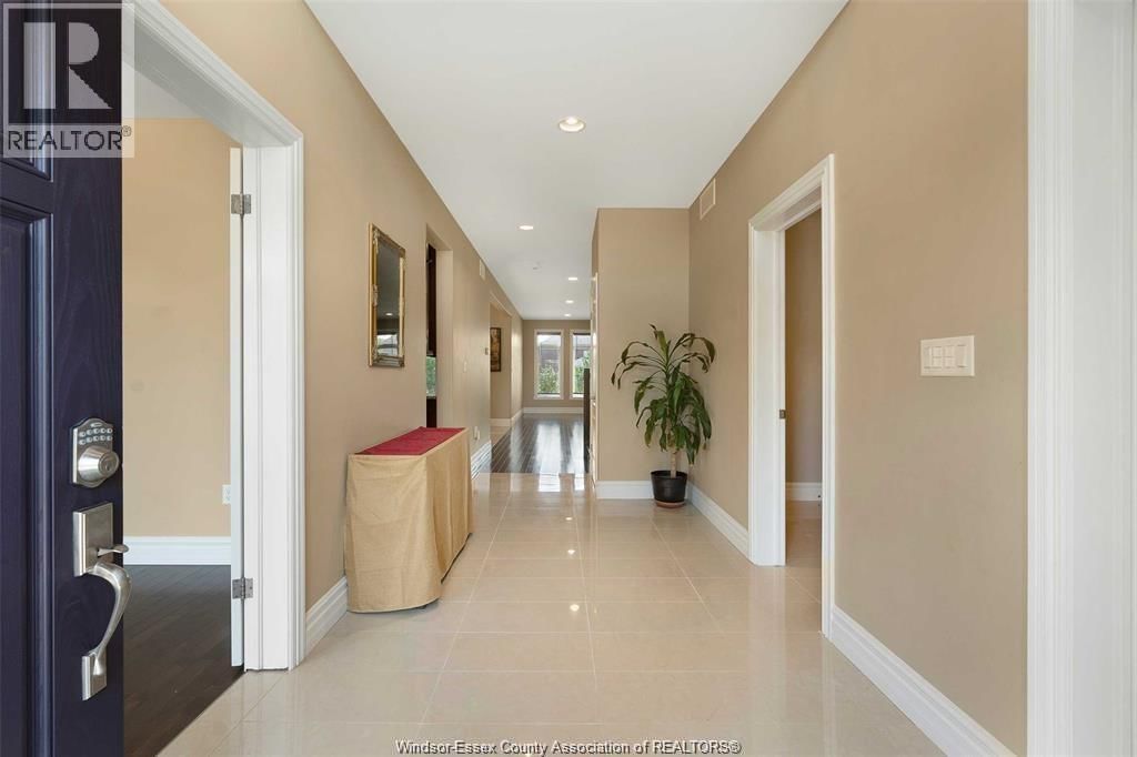 1078 CHARLOTTE CRESCENT Image 15