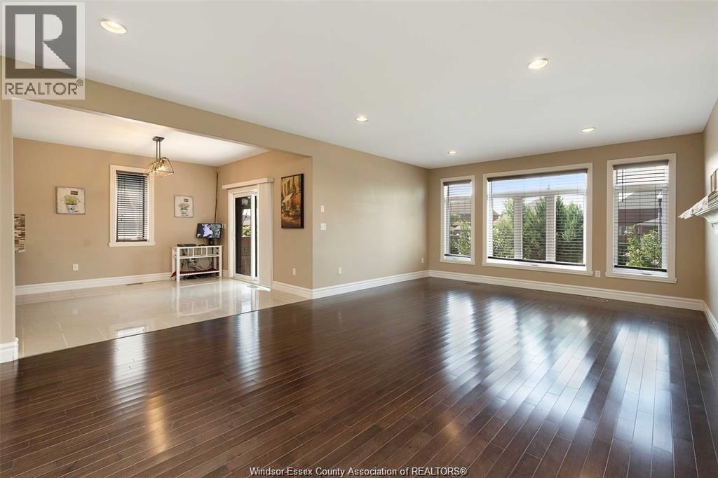 1078 CHARLOTTE CRESCENT Image 19