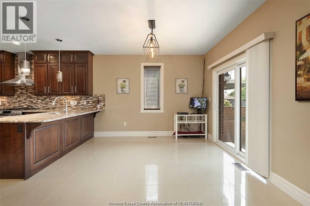 1078 CHARLOTTE CRESCENT Image 20