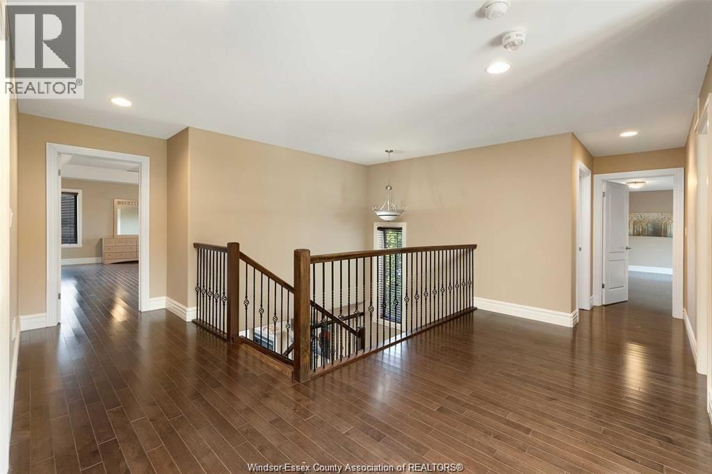 1078 CHARLOTTE CRESCENT Image 29