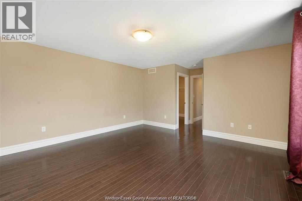 1078 CHARLOTTE CRESCENT Image 31