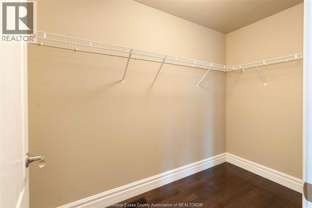 1078 CHARLOTTE CRESCENT Image 32