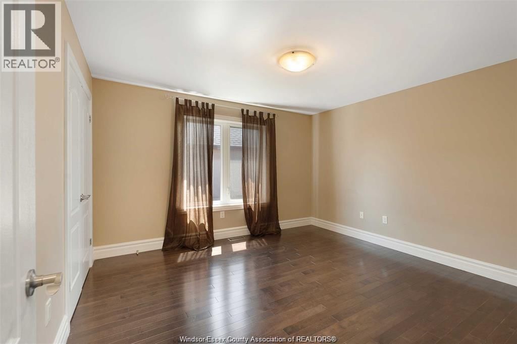 1078 CHARLOTTE CRESCENT Image 34