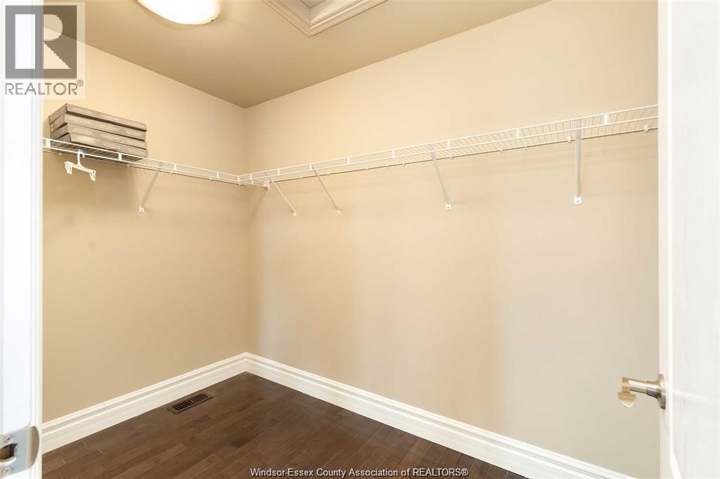 1078 CHARLOTTE CRESCENT Image 37