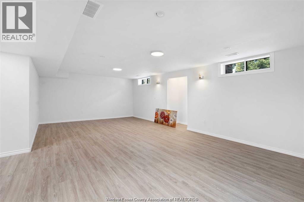 1078 CHARLOTTE CRESCENT Image 42