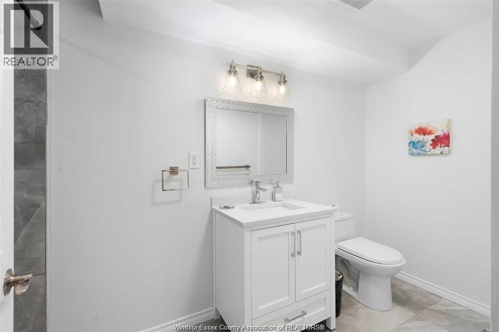 1078 CHARLOTTE CRESCENT Image 47