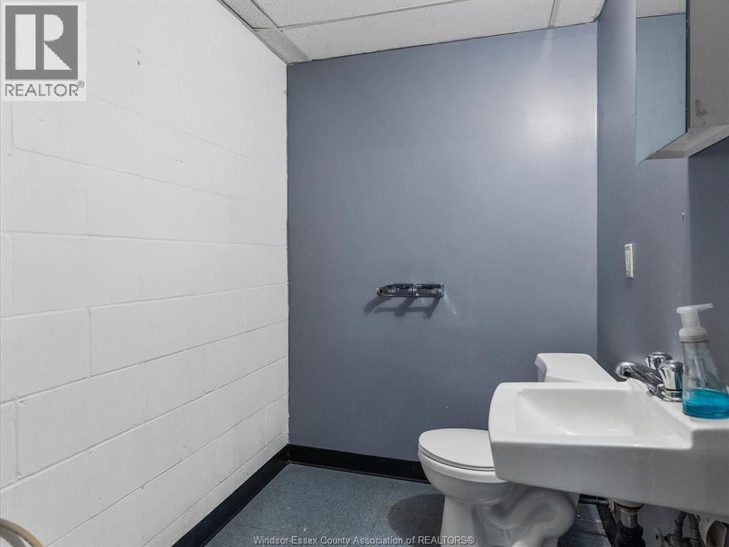 3751 TECUMSEH ROAD EAST Image 11