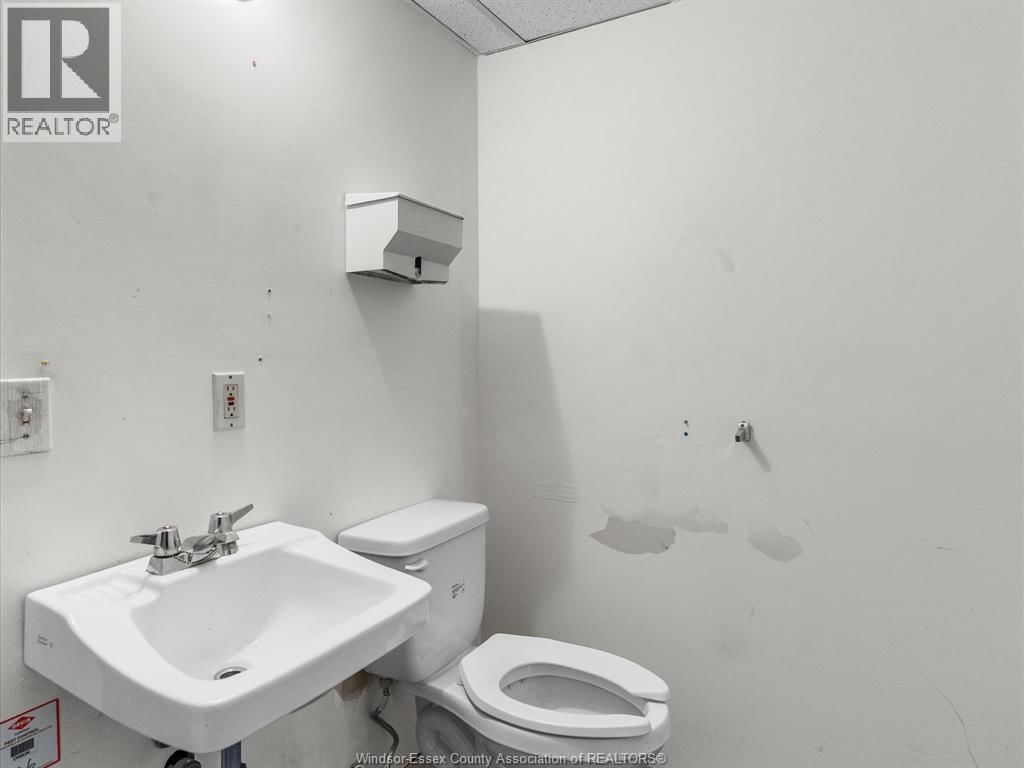 3751 TECUMSEH ROAD EAST Image 12