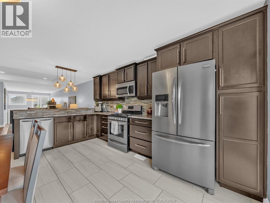 11944 THISTLEDOWN Image 12