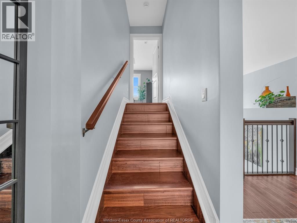 11944 THISTLEDOWN Image 18