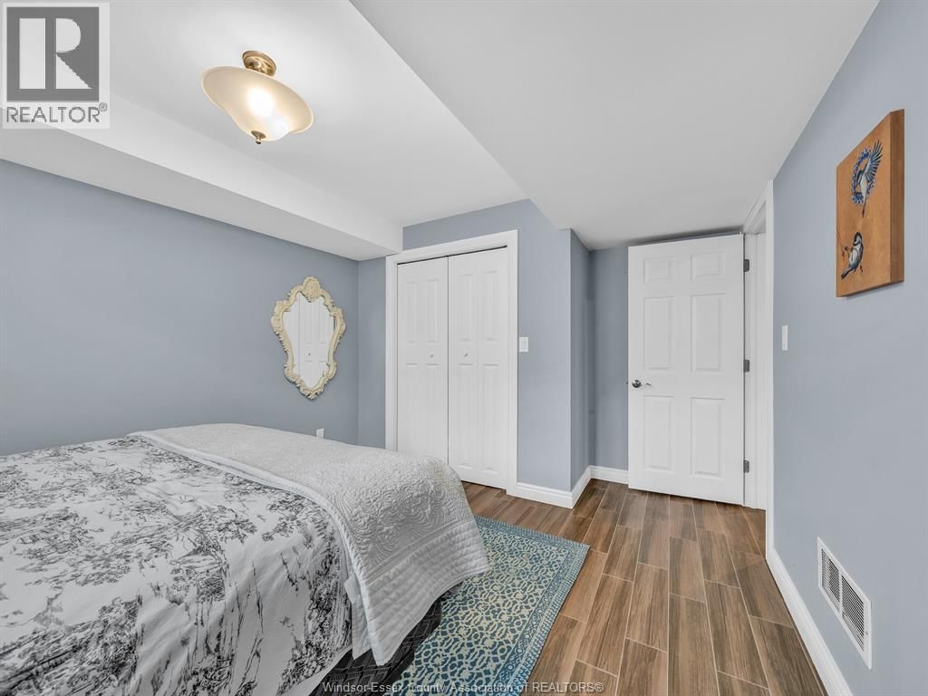 11944 THISTLEDOWN Image 27