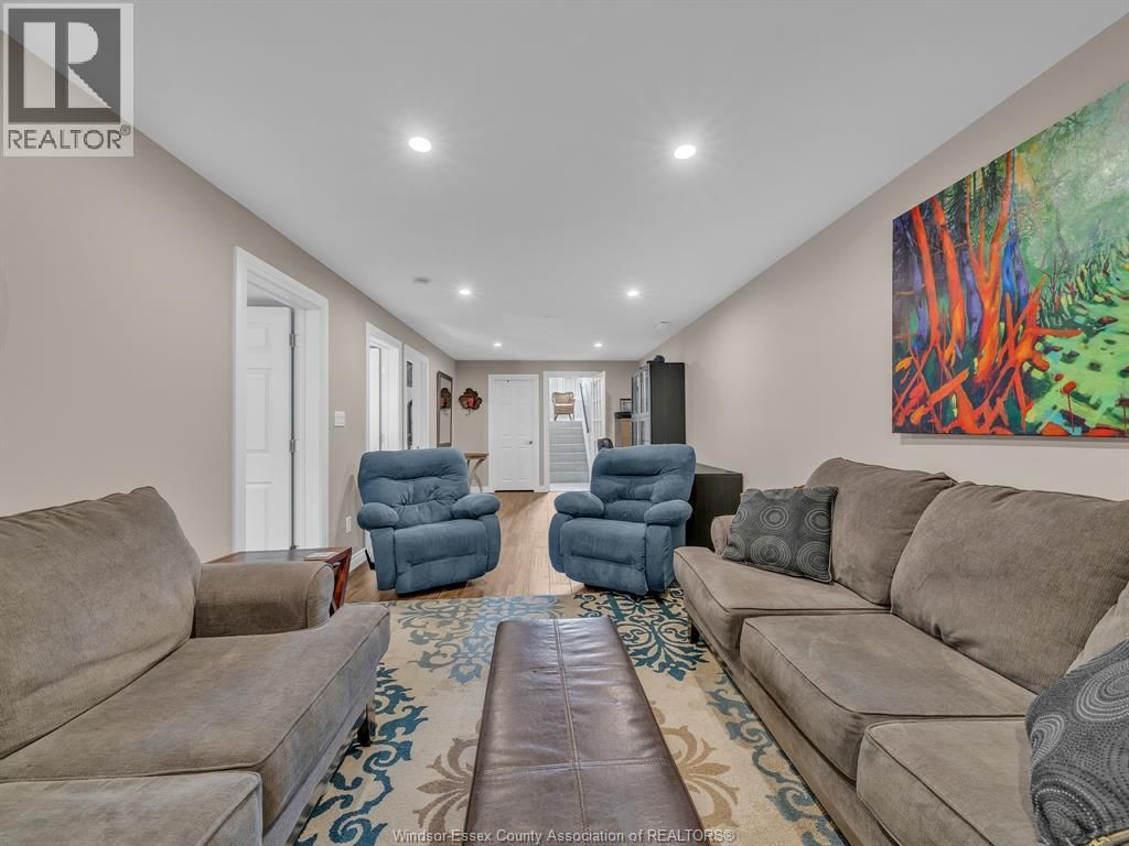 11944 THISTLEDOWN Image 30