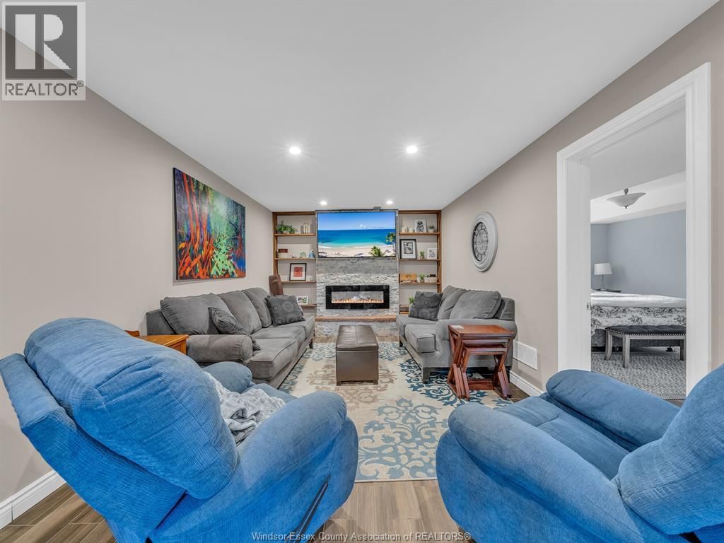 11944 THISTLEDOWN Image 31