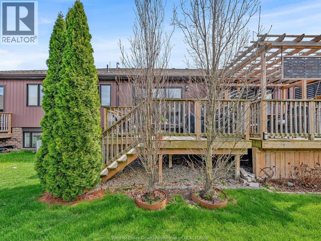 11944 THISTLEDOWN Image 35