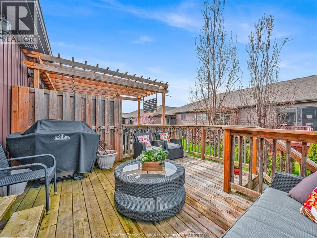 11944 THISTLEDOWN Image 38