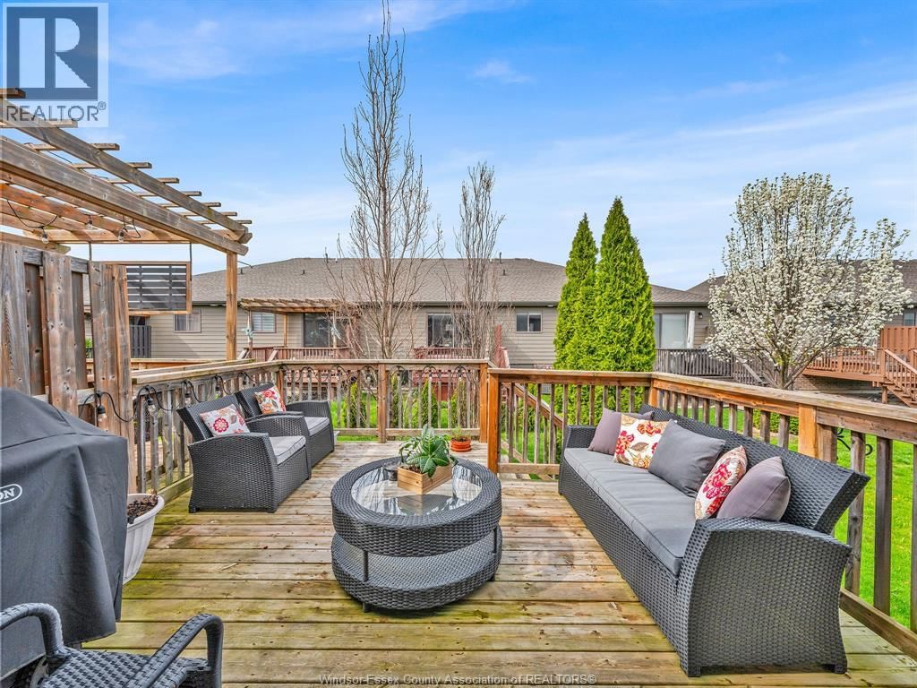 11944 THISTLEDOWN Image 39