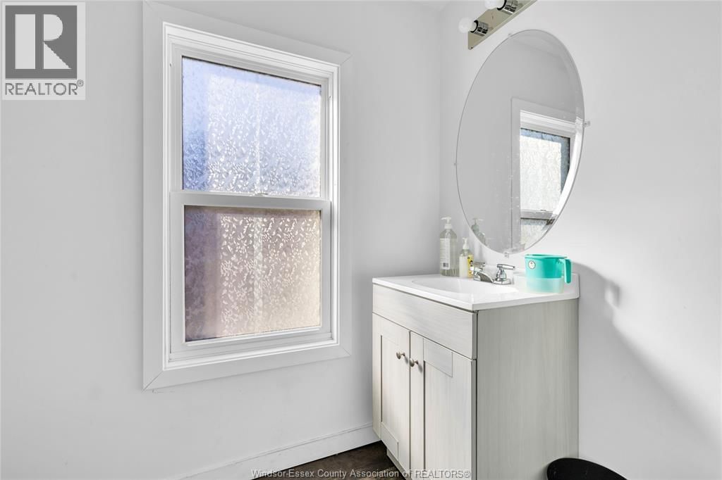 539 CAMPBELL AVENUE Image 12