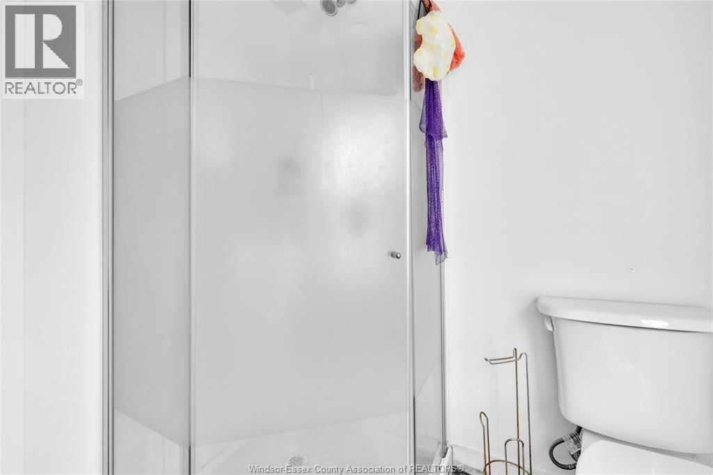 539 CAMPBELL AVENUE Image 13