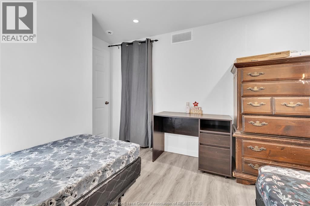 539 CAMPBELL AVENUE Image 15