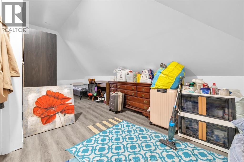 539 CAMPBELL AVENUE Image 18