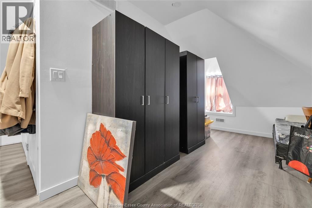 539 CAMPBELL AVENUE Image 19