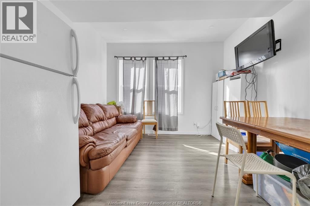 539 CAMPBELL AVENUE Image 2