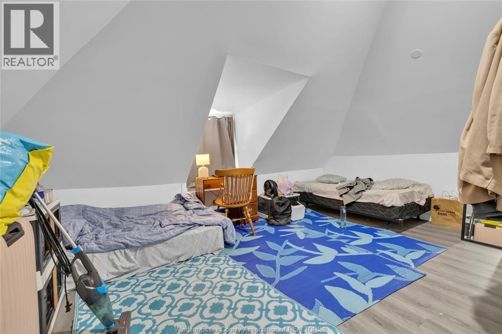 539 CAMPBELL AVENUE Image 20