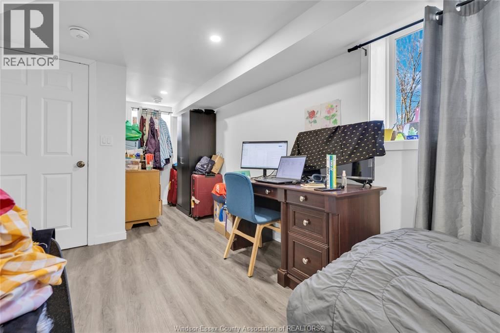 539 CAMPBELL AVENUE Image 22