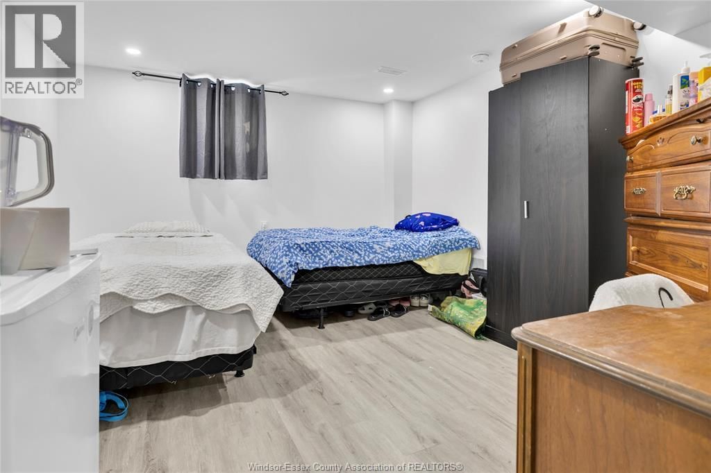 539 CAMPBELL AVENUE Image 27