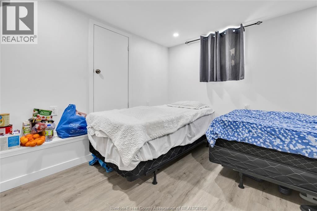 539 CAMPBELL AVENUE Image 28