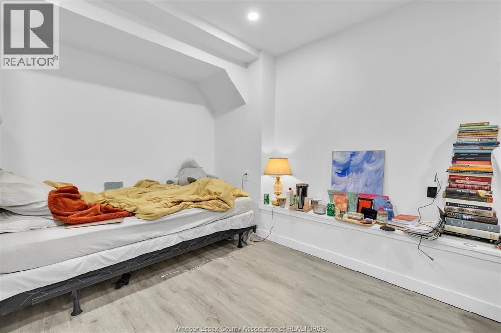 539 CAMPBELL AVENUE Image 31