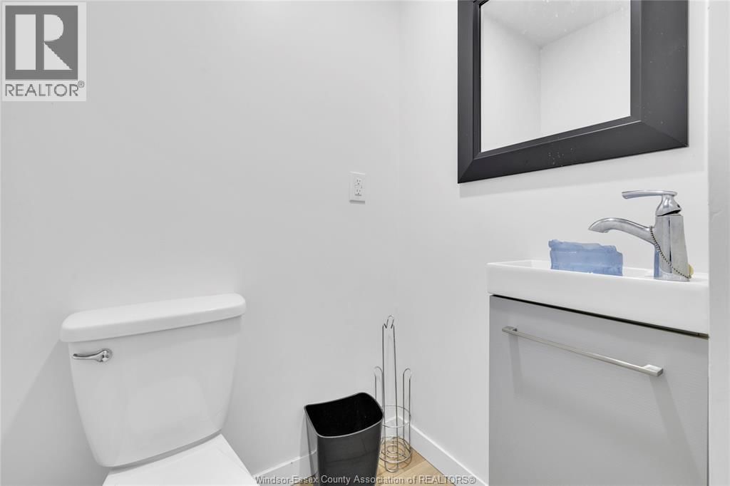 539 CAMPBELL AVENUE Image 36