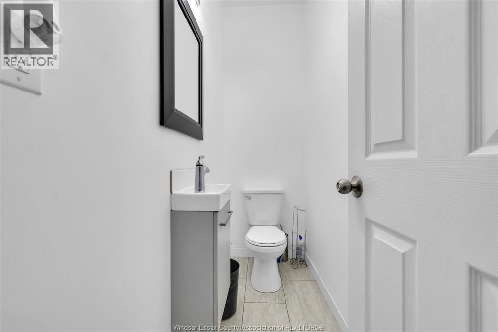 539 CAMPBELL AVENUE Image 8