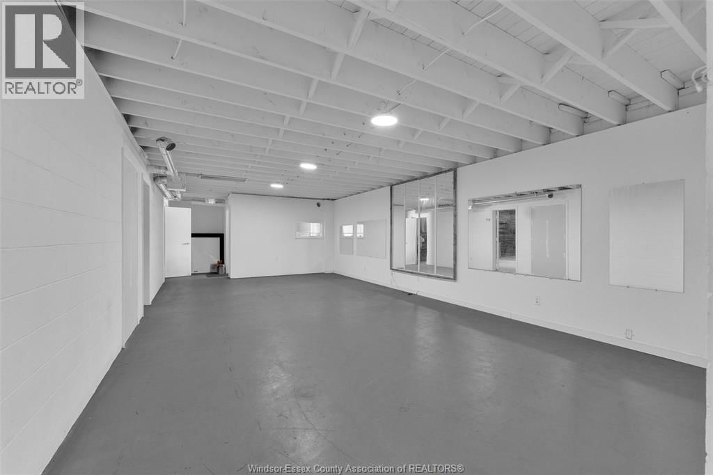 207 - 1501 HOWARD Image 3