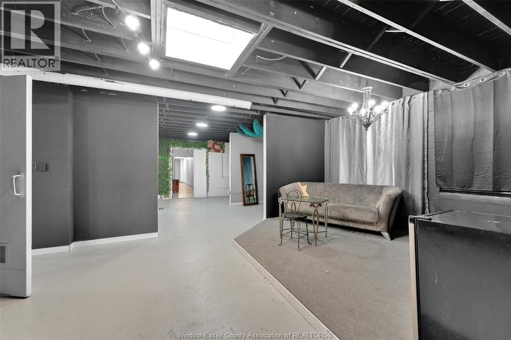 207 - 1501 HOWARD Image 4