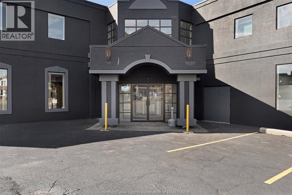 203 - 1501 HOWARD AVENUE Image 2