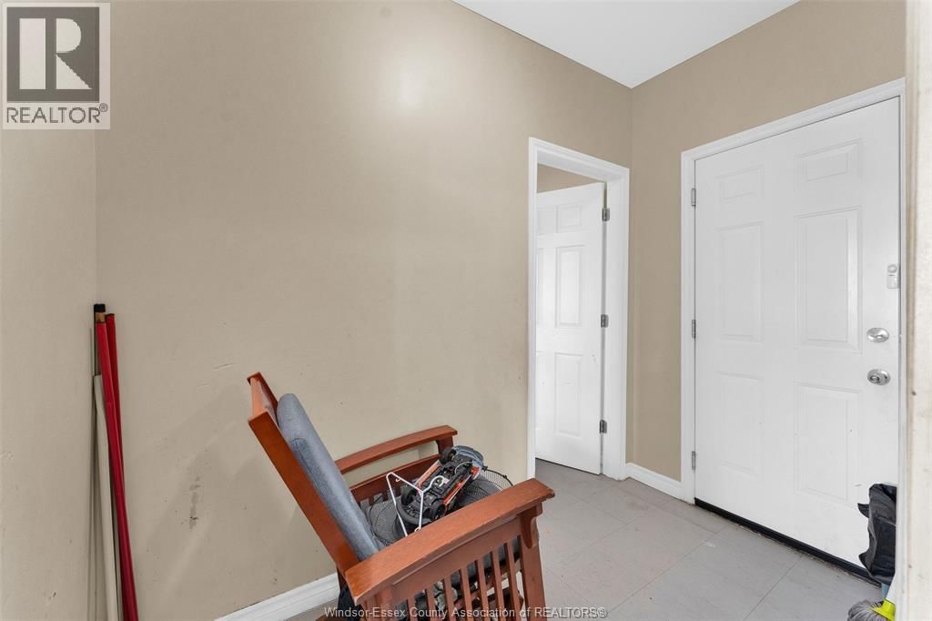 538 LOUIS AVENUE Image 11