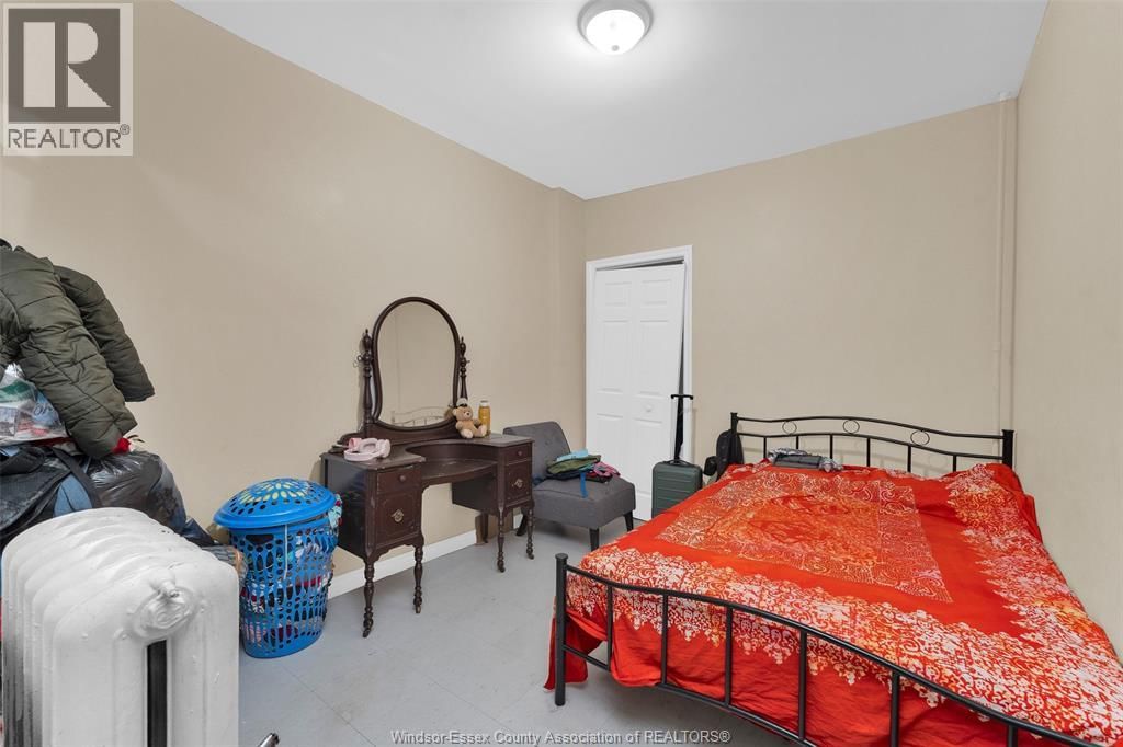 538 LOUIS AVENUE Image 12